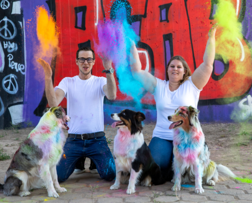 Verena Scholze Fotodesign Holi Pulver Fotoshooting Hunde Menschen Event